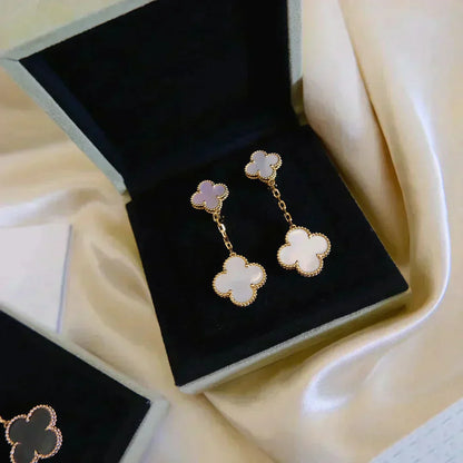 [Moco]CLOVER 2 MOTIF WHITE MOP EARRINGS