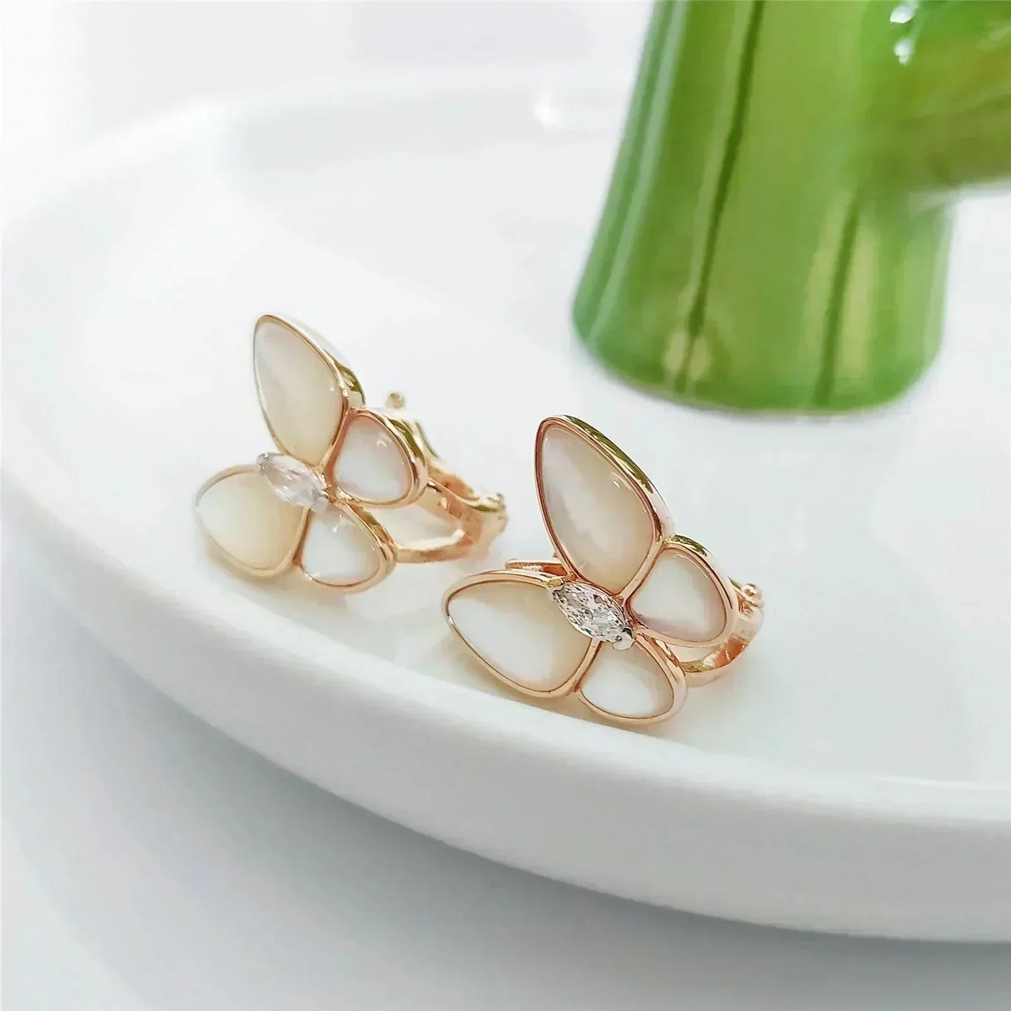 [Moco]BUTTERFLY MOP DIAMOND EARRINGS