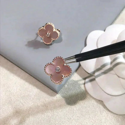 [Moco]CLOVER MEDIUM 1 MOTIFS  PINK MOP DIAMOND EARRINGS