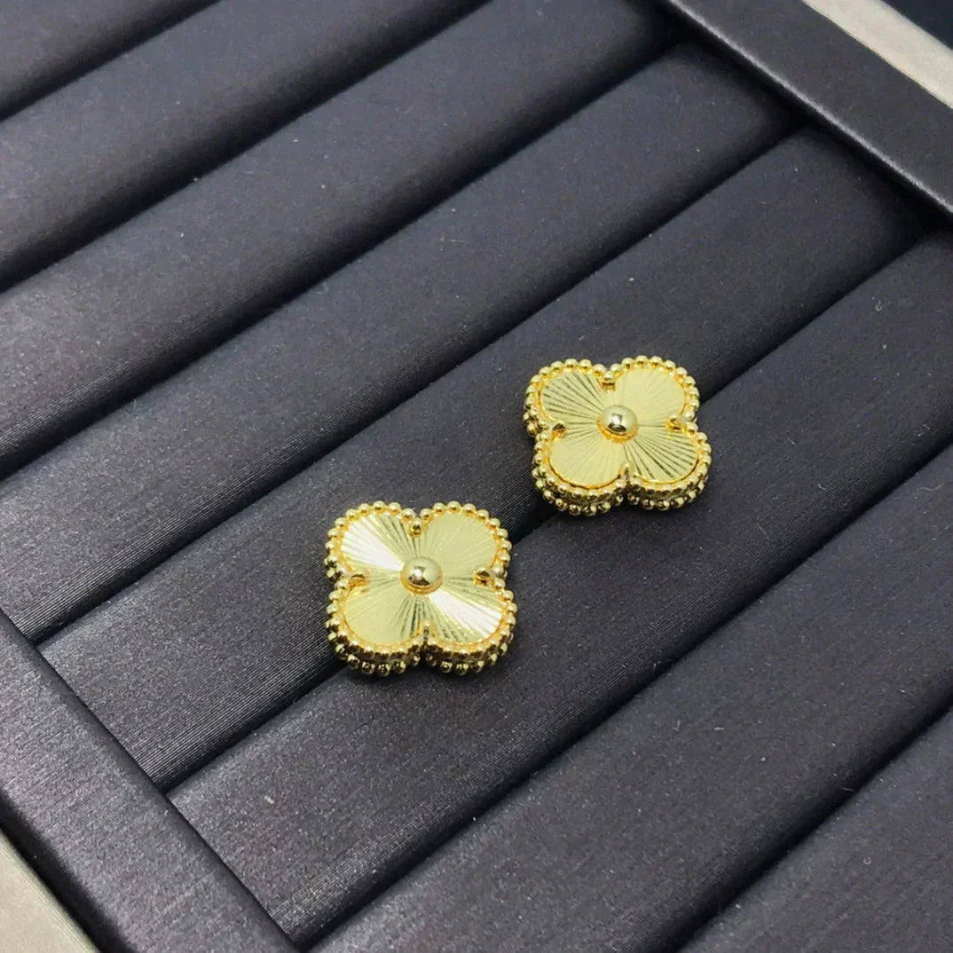 [Moco]CLOVER MINI 9.5MM LASER EARRINGS