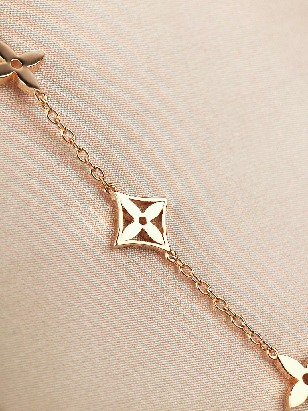 [Moco]STAR AND SUN 7 MOTIFS GOLD BRACELET