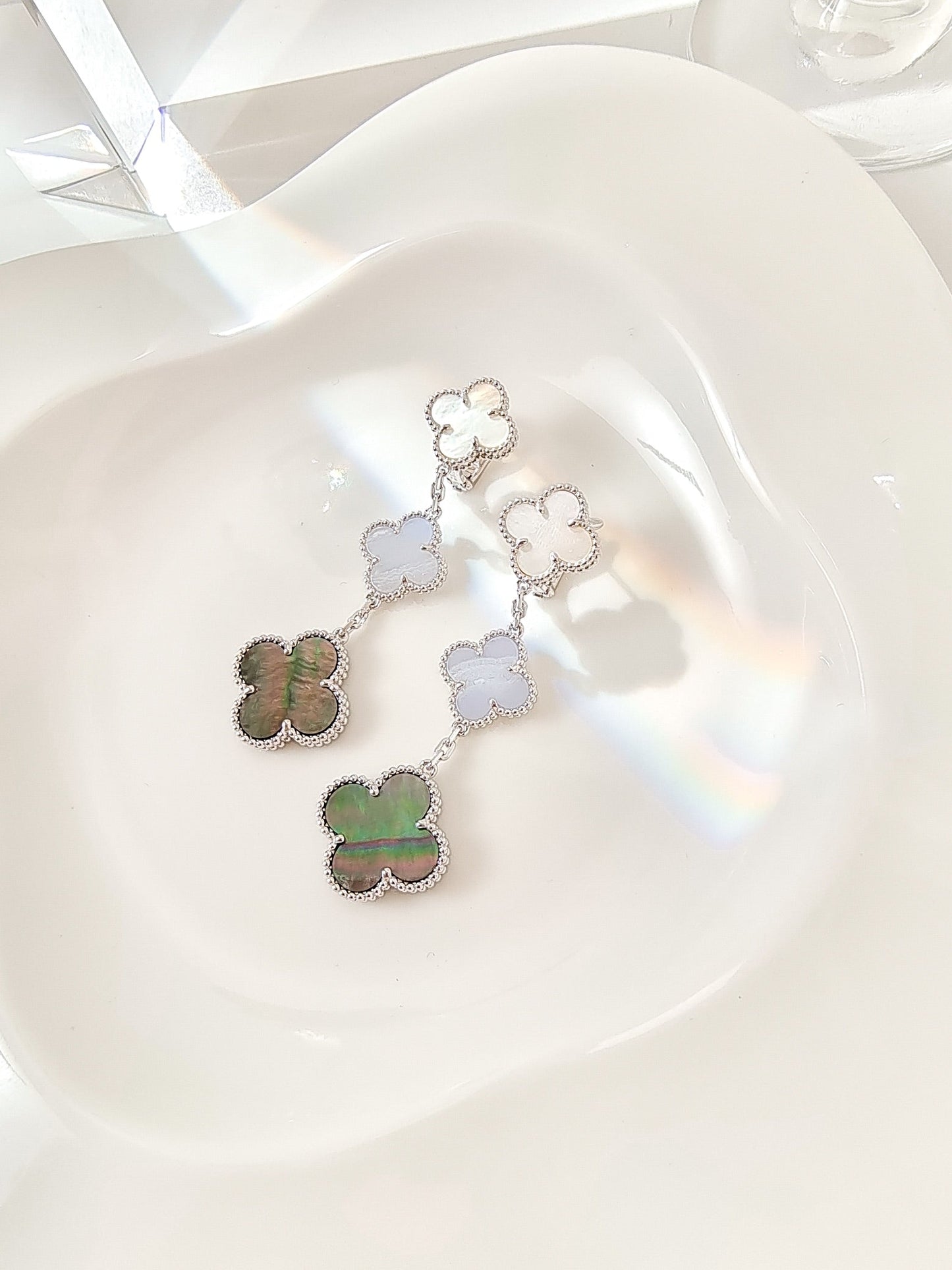 [Moco]CLOVER 3 MOTIFS CHALCEDONY DARK MOP SILVER EARRINGS