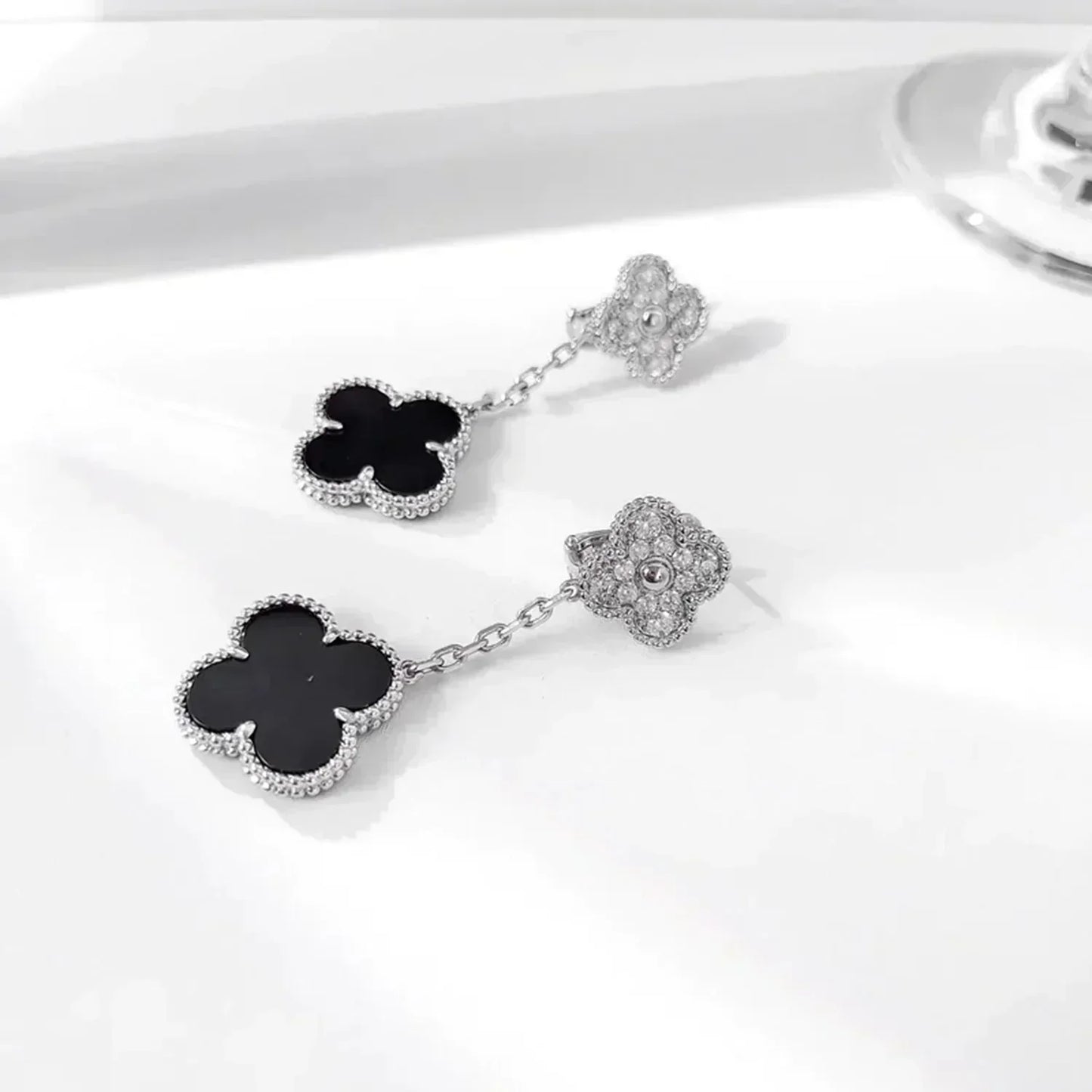 [Moco]CLOVER 2 MOTIFS  DIAMOND ONYX EARRINGS SILVER