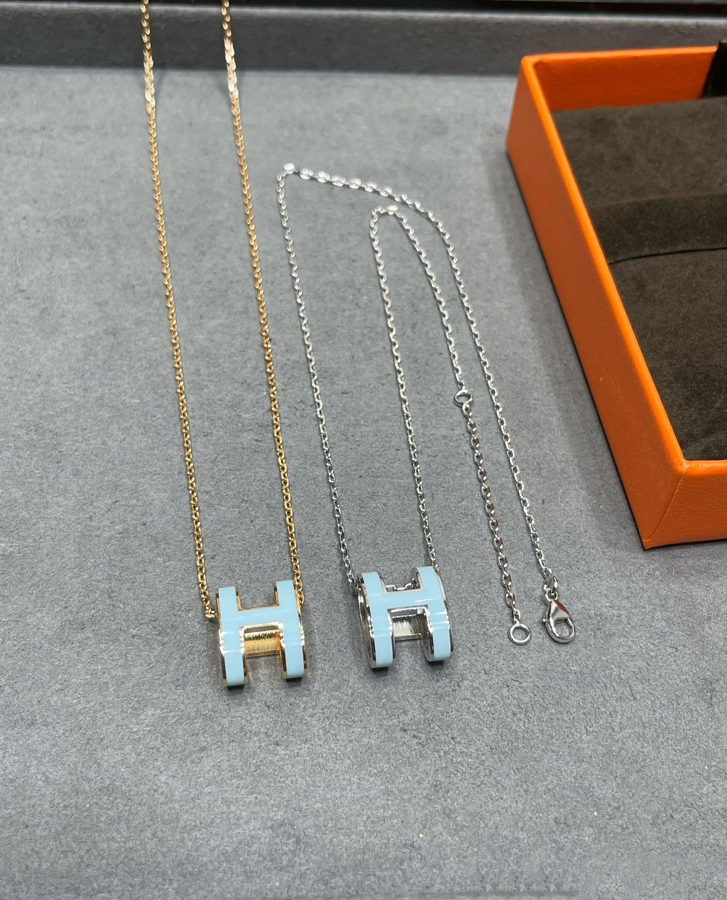 [Moco]POP H SKY BLUE NECKLACE