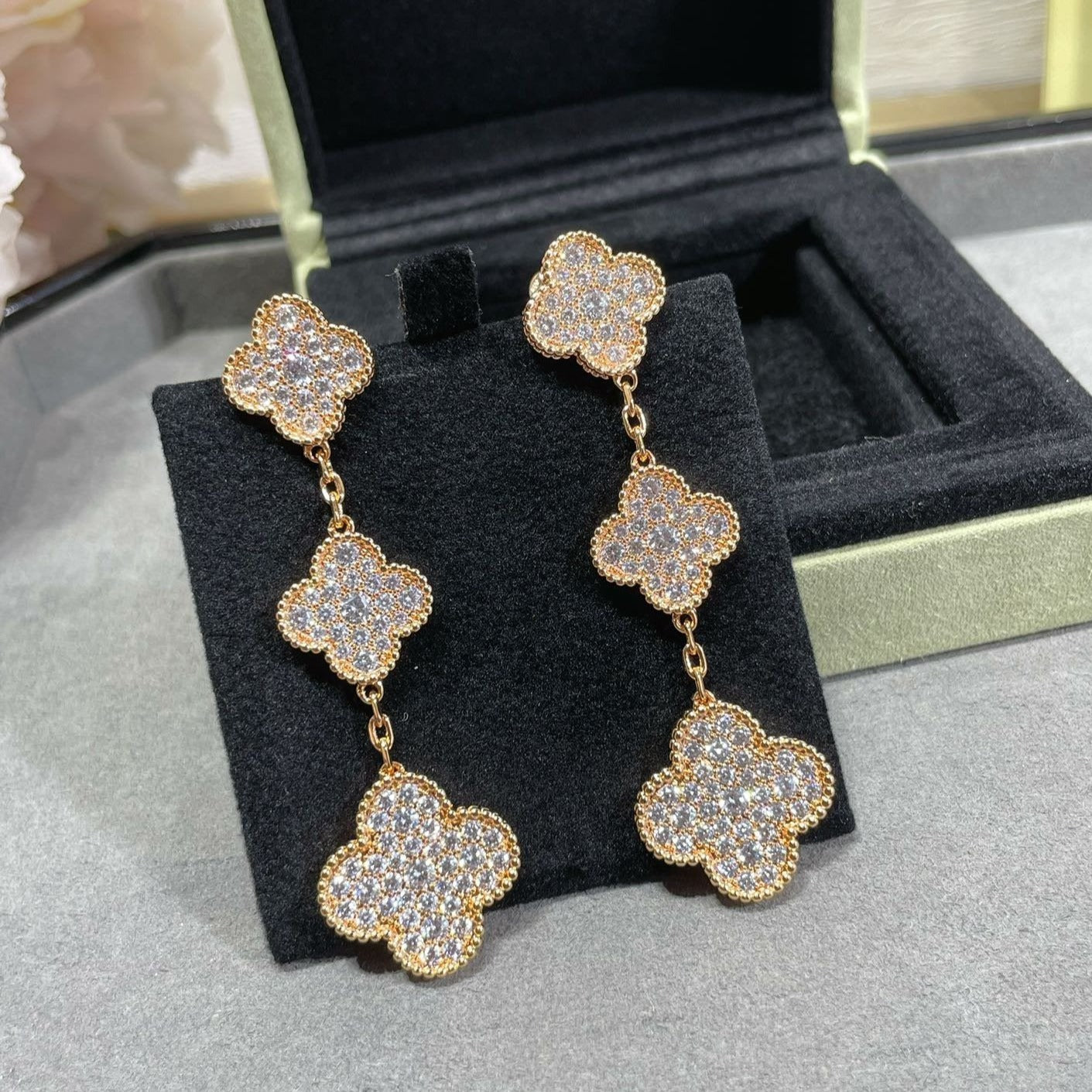 [Moco]CLOVER 3 MOTIFS DIAMOND PAVED ROSE GOLD EARRINGS