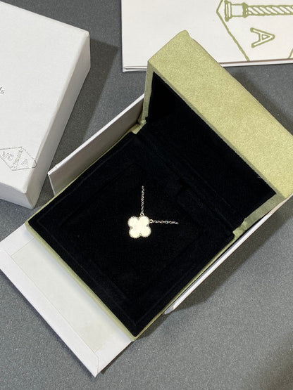 [Moco]CLOVER MEDIUM SILVER WHITE MOP NECKLACE