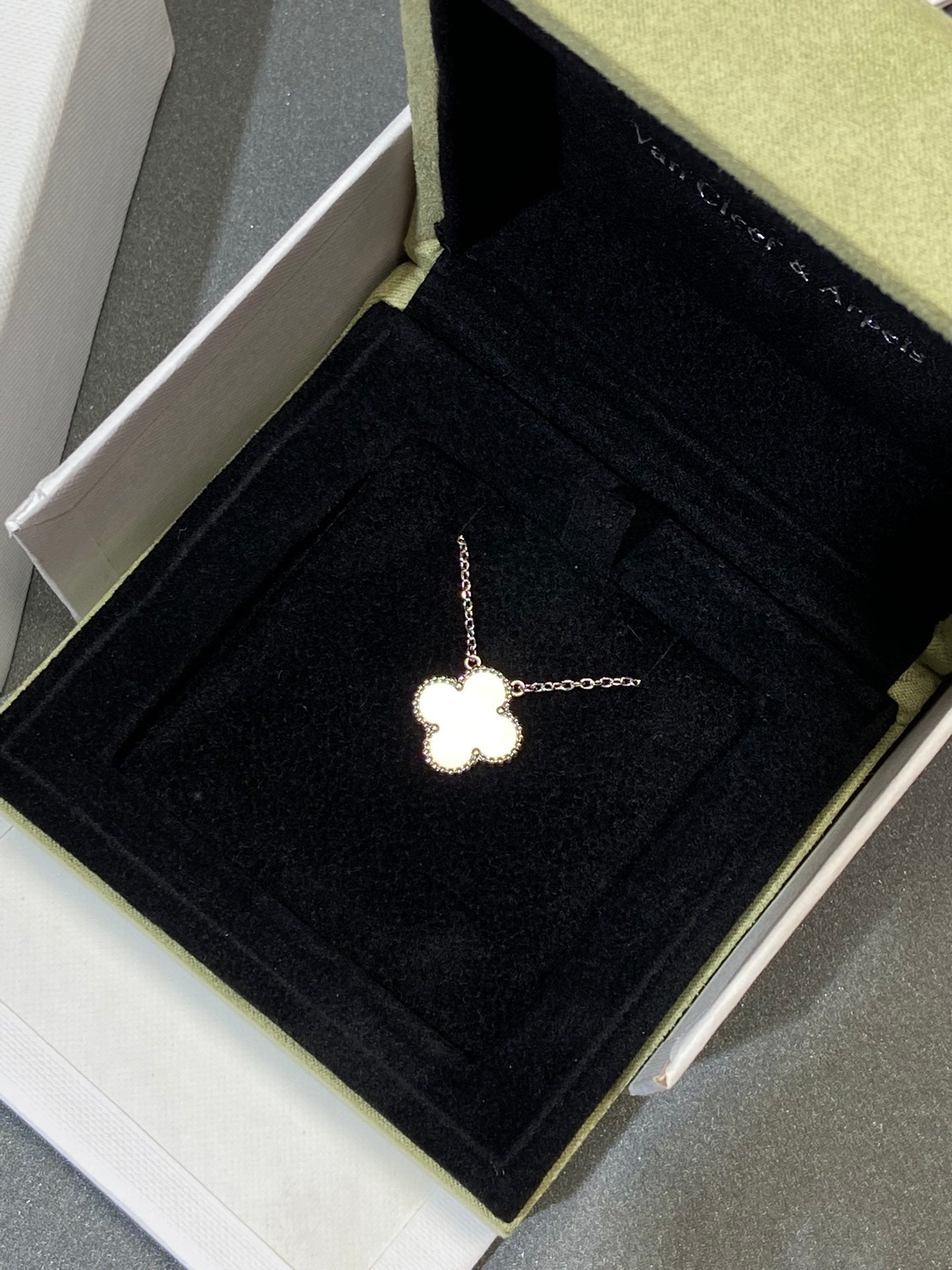 [Moco]CLOVER MEDIUM SILVER WHITE MOP NECKLACE