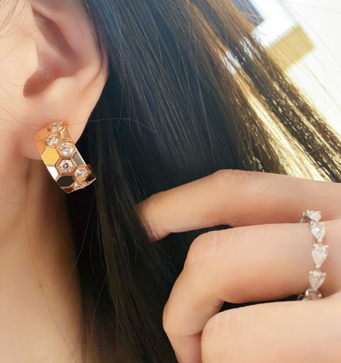 [Moco]BEE LOVE DIAMOND HOOP EARRINGS