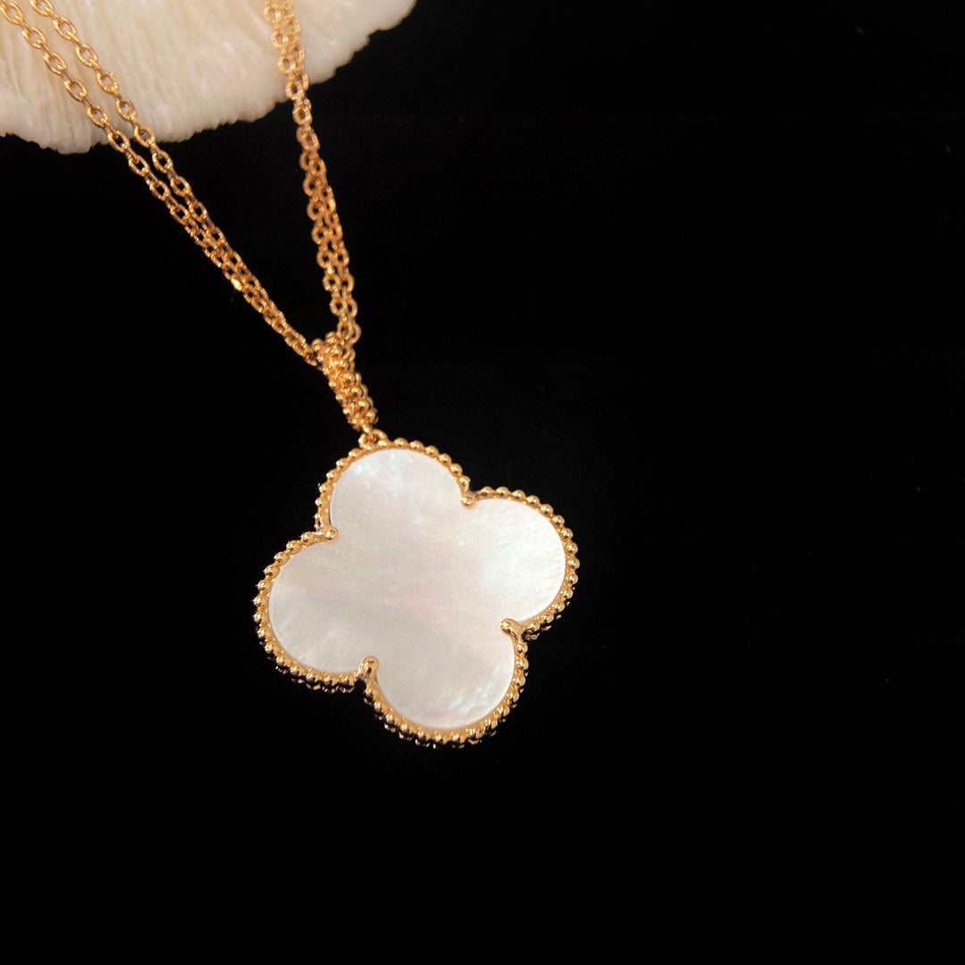 [Moco]CLOVER 25MM MOP LARGE PENDANT NECKLACE