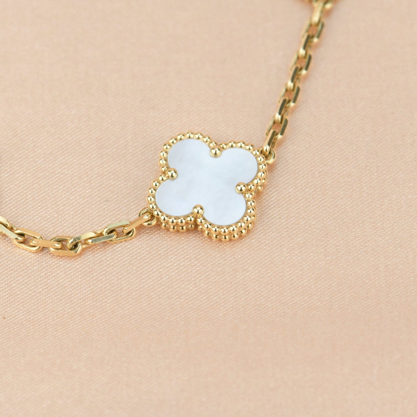 [Moco]CLOVER  5 MOTIF WHITE MOP BRACELET