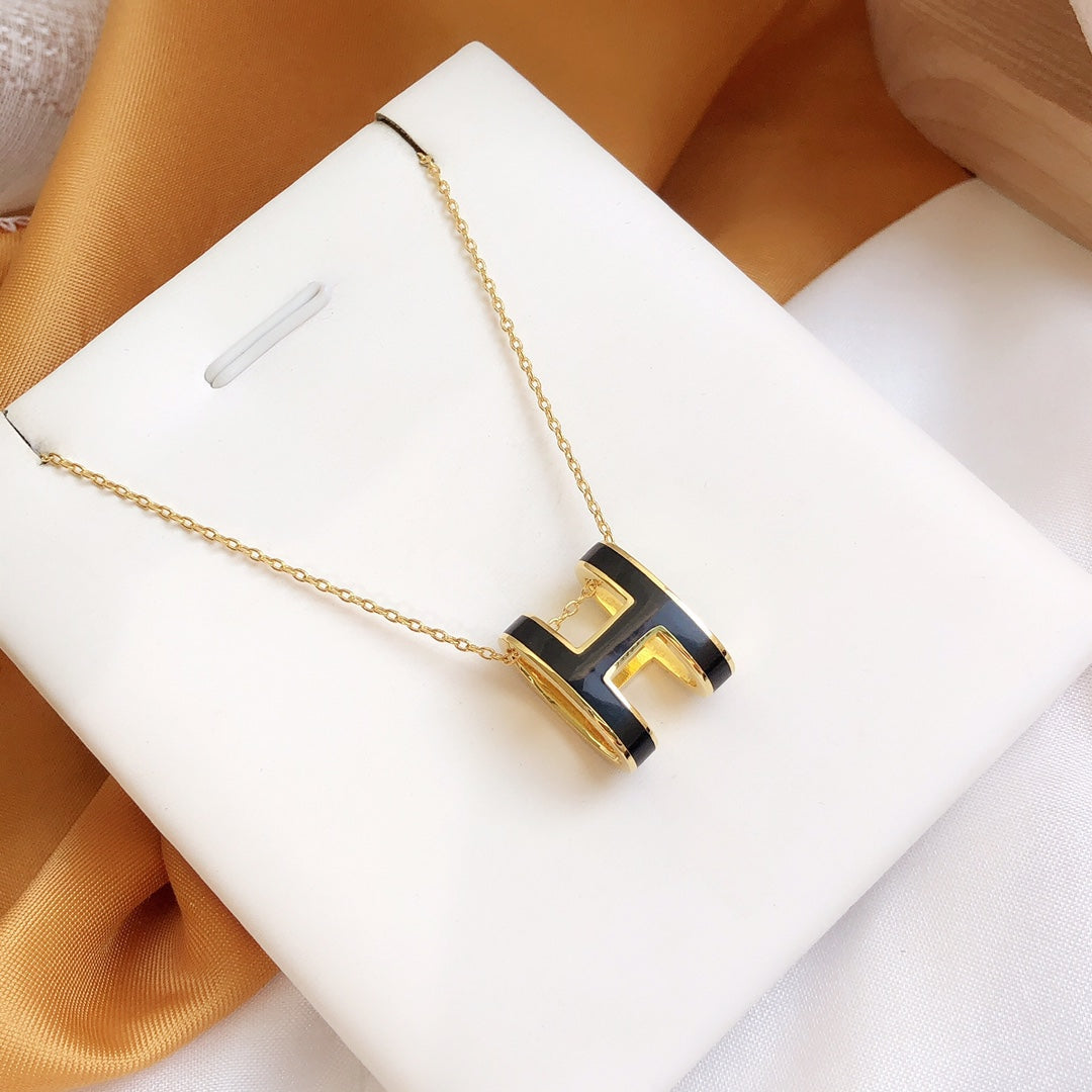 [Moco]HM CLIC BLACK ENAMEL GOLD NECKLACE