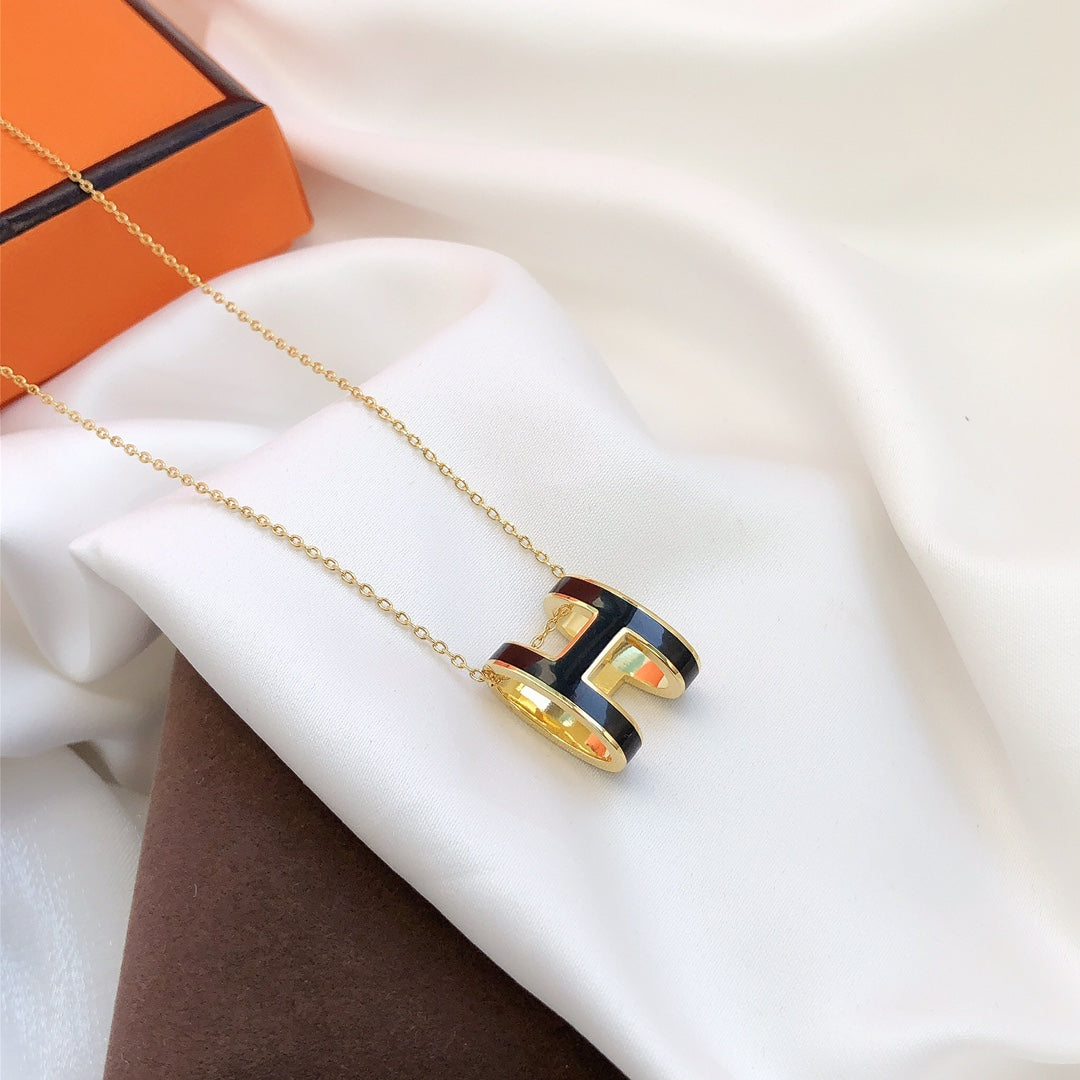 [Moco]HM CLIC BLACK ENAMEL GOLD NECKLACE