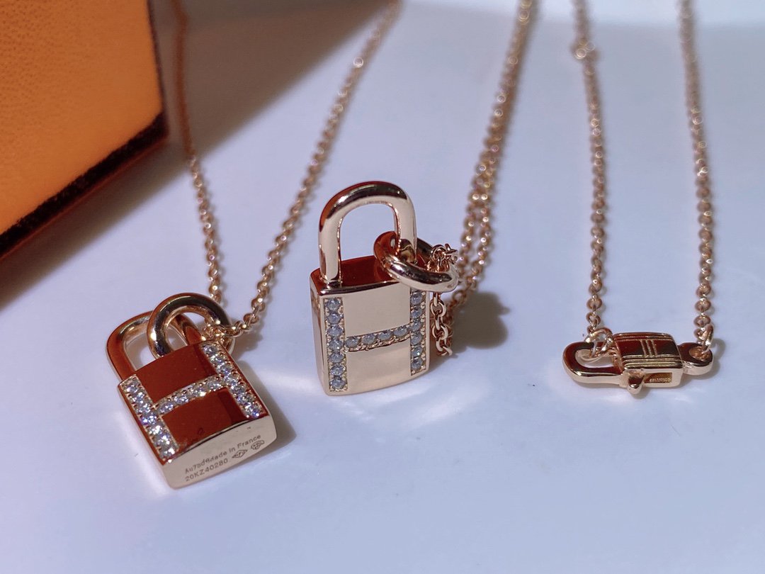 [Moco]HM ADVANCED NICHE LOCK HEAD NECKLACE DIAMONDS