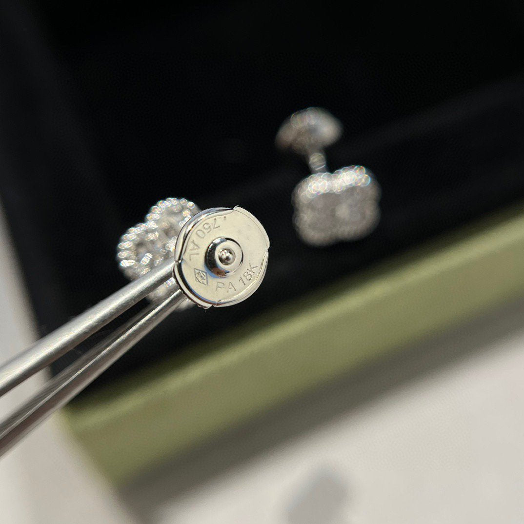 [Moco]CLOVER MINI DIAMOND STUD EARRINGS