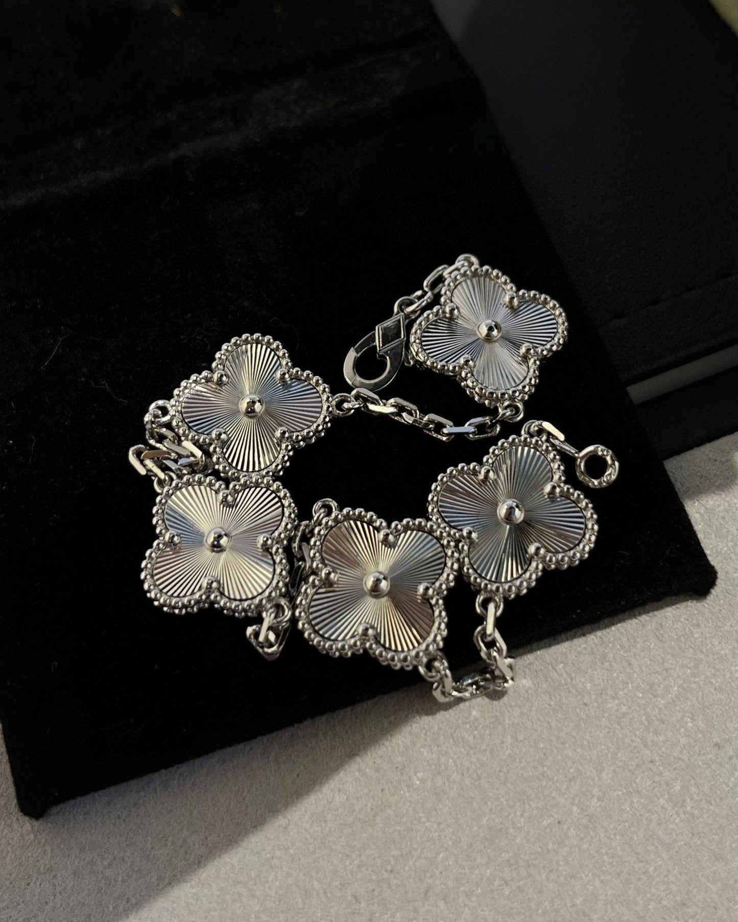 [Moco]CLOVER SILVER 5 MOTIFS BRACELET